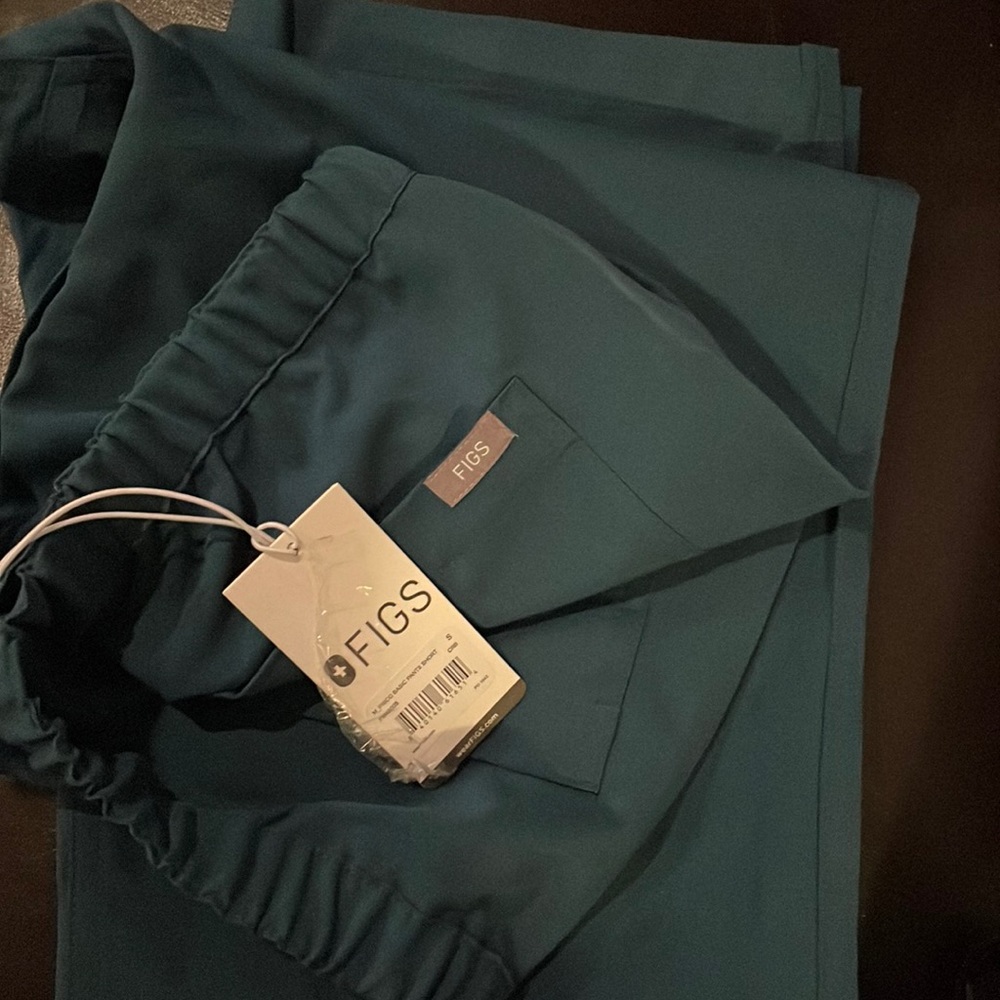 New with tags- Figs womens scrub pants
